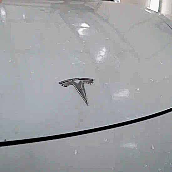 Tesla Работа по оклейке и брендированию