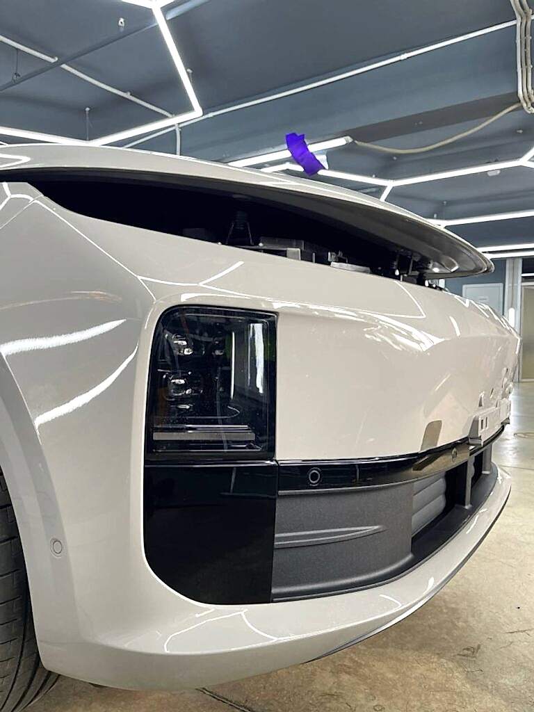 Оклейка бежевого LiXiang L6 (Li6) в глянцевый полиуретан